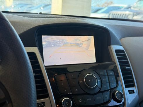 Used 2016 Chevrolet Cruze LT w/ Technology Package image 20