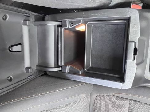 Used 2020 Chevrolet Traverse LT image 27