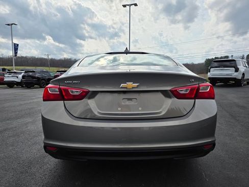 Used 2018 Chevrolet Malibu LT image 3