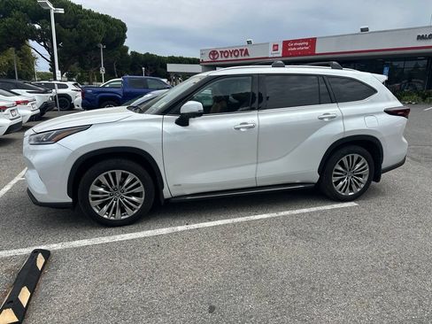 Used 2026 Toyota Highlander Platinum AWD/4WD image 1