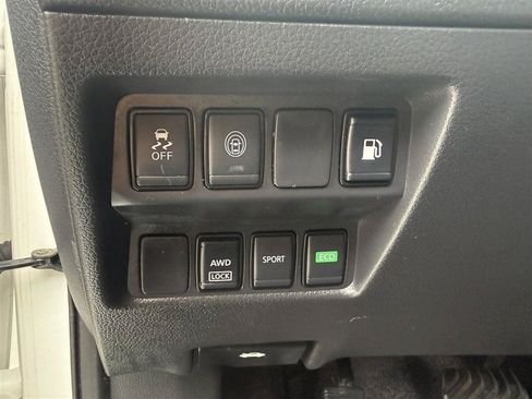 Used 2019 Nissan Rogue SV AWD/4WD image 22