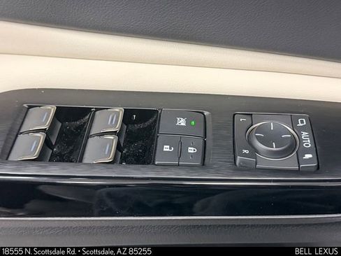 Used 2025 Lexus ES 300h w/ Premium Package FWD image 17