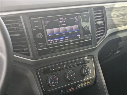 Used 2022 Volkswagen Atlas Cross Sport SE FWD image 13