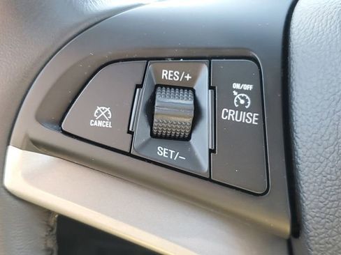 Used 2022 Chevrolet Trax LT w/ LT Convenience Package image 9