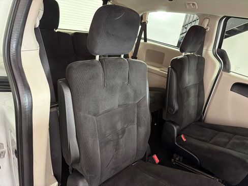 Used 2014 Dodge Grand Caravan SXT FWD image 22
