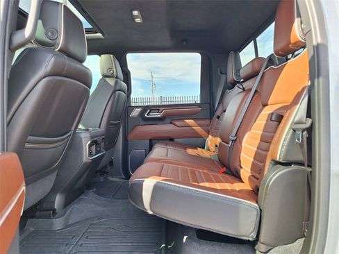 Used 2024 GMC Sierra 2500 Denali Ultimate image 10