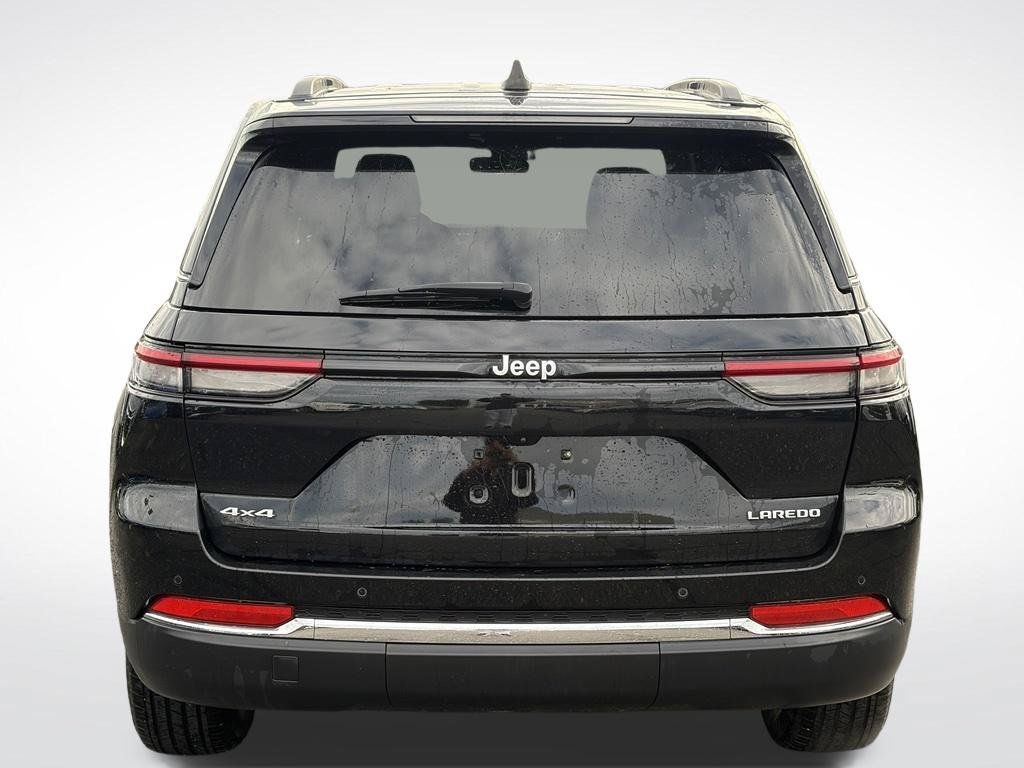 Used 2024 Jeep Grand Cherokee Laredo X AWD/4WD image 8