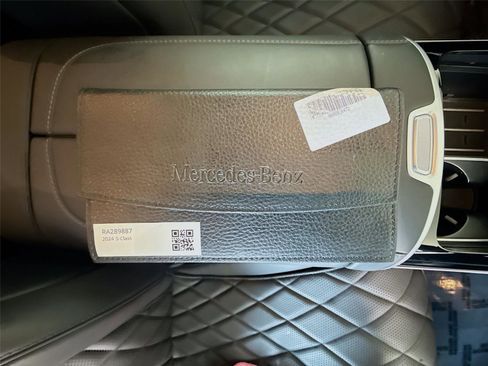 Used 2024 Mercedes-Benz S 580e 4MATIC Sedan image 24