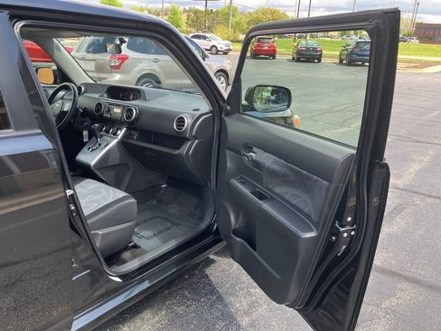 Used 2012 Scion xB FWD image 22