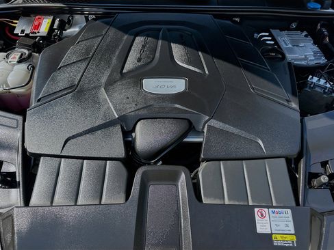 Used 2022 Porsche Cayenne image 34