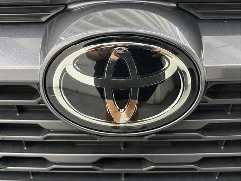 Used 2023 Toyota RAV4 LE AWD/4WD image 33