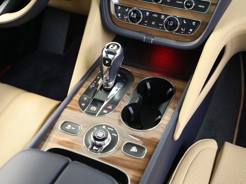 Certified 2024 Bentley Bentayga Extended Wheelbase image 39