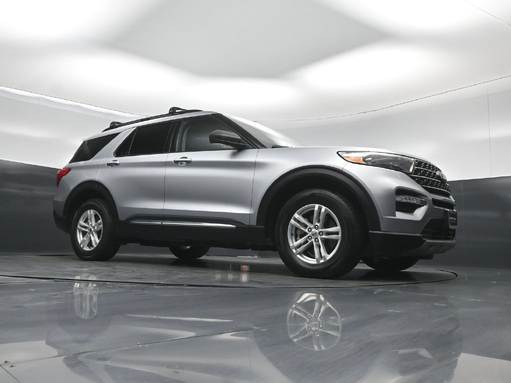 Certified 2022 Ford Explorer XLT w/ Equipment Group 202A AWD/4WD image 3