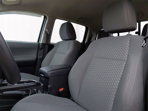 Used 2022 Toyota Tacoma SR image 9