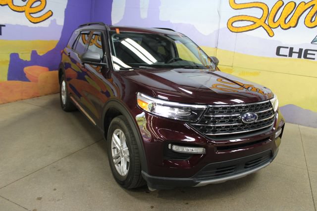 Used 2022 Ford Explorer XLT w/ Equipment Group 202A AWD/4WD image 3