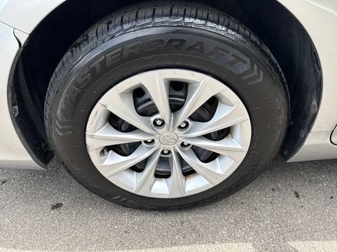 Used 2017 Toyota Camry LE FWD image 9