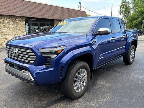 Used 2024 Toyota Tacoma Limited w/ Limited Package (LT) AWD/4WD image 3