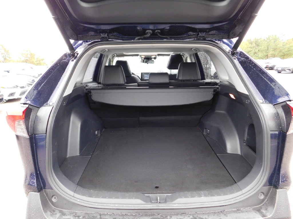 Used 2019 Toyota RAV4 XLE Premium w/ Cold Weather Package AWD/4WD image 10