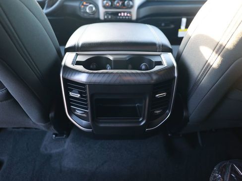 New 2026 RAM 1500 4x4 Crew Cab image 32