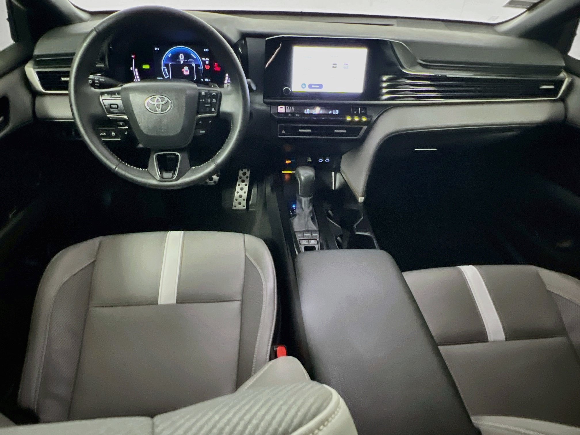 Used 2025 Toyota Camry SE w/ Convenience Package FWD image 23