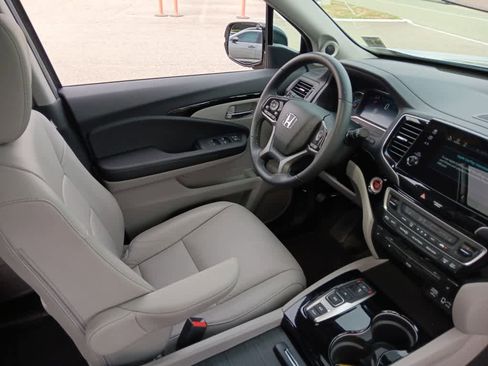 Used 2022 Honda Pilot Touring image 12