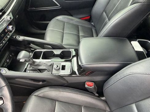 Used 2024 Kia Telluride EX w/ EX Captain's Chair Package FWD image 19