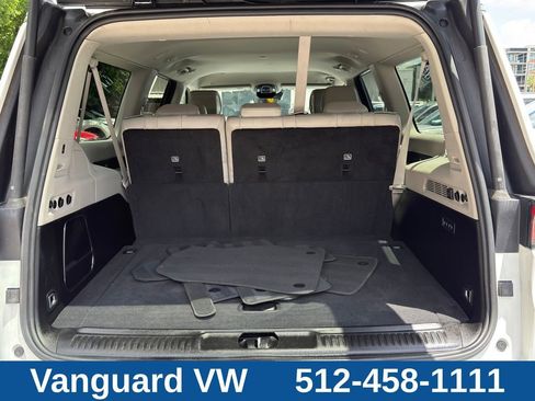Used 2024 Jeep Wagoneer L Series II RWD image 12