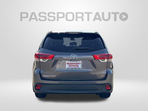 Used 2019 Toyota Highlander LE AWD/4WD image 7