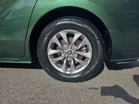 Used 2021 Toyota Sienna XLE image 36