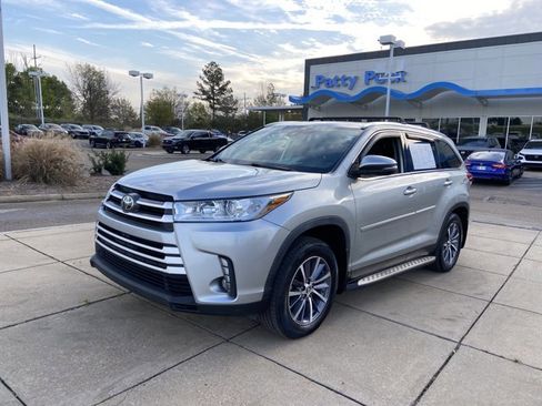 Used 2019 Toyota Highlander XLE image 4