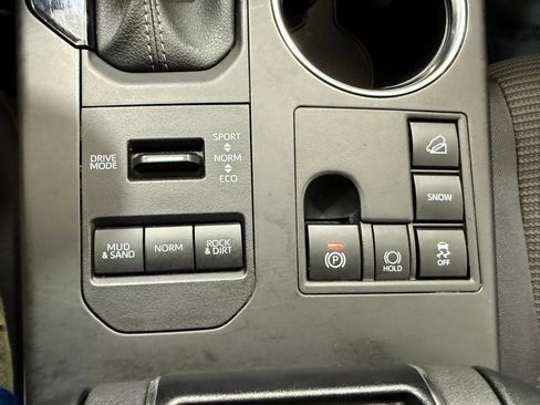 Used 2024 Toyota Highlander LE image 35
