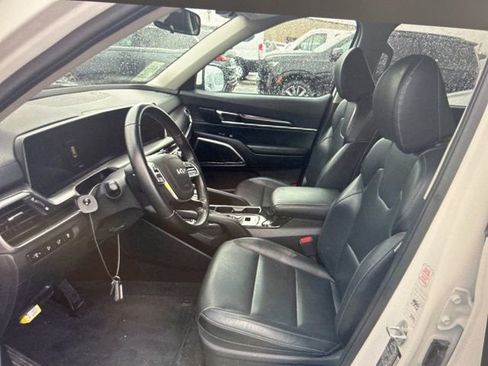 Used 2025 Kia Telluride S image 8