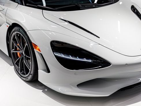 New 2027 McLaren 750S Spider RWD image 9