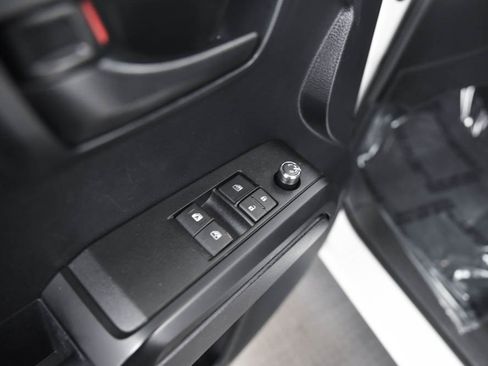 Used 2018 Toyota Tacoma SR image 12