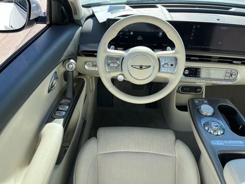 Used 2023 Genesis GV60 Advanced image 11