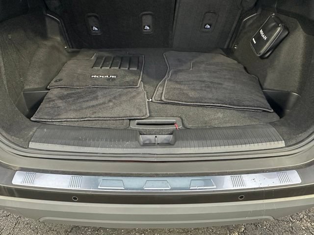 Used 2023 Nissan Rogue SV AWD/4WD image 14