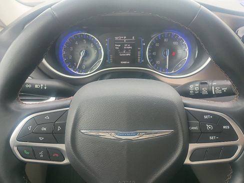 Used 2017 Chrysler Pacifica Touring-L FWD image 15