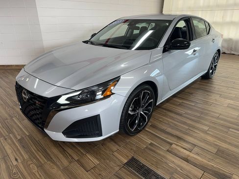 Used 2023 Nissan Altima 2.5 SR image 1