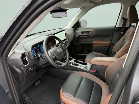 Certified 2025 Ford Bronco Sport Outer Banks w/ Outer Banks Tech Package+ AWD/4WD image 4