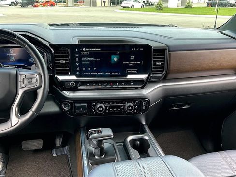 Used 2025 Chevrolet Silverado 1500 High Country w/ Technology Package AWD/4WD image 6
