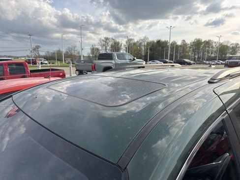 Used 2022 Toyota Sienna XLE w/ XLE Plus Package image 3