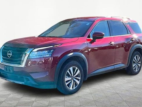 Used 2023 Nissan Pathfinder SL image 3