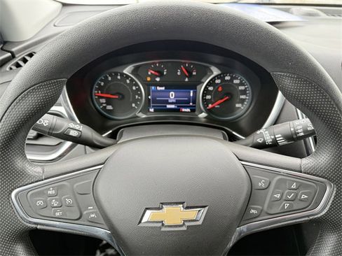 Used 2020 Chevrolet Equinox LT image 18