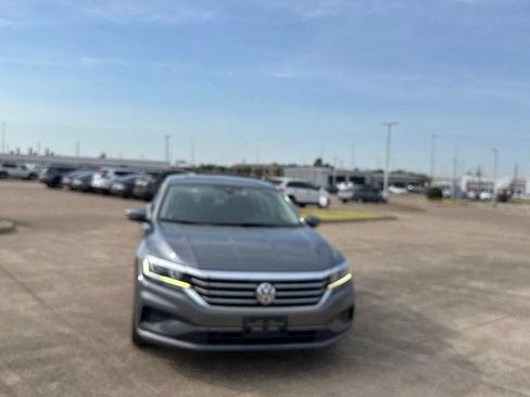 Used 2022 Volkswagen Passat 2.0T SE FWD image 4