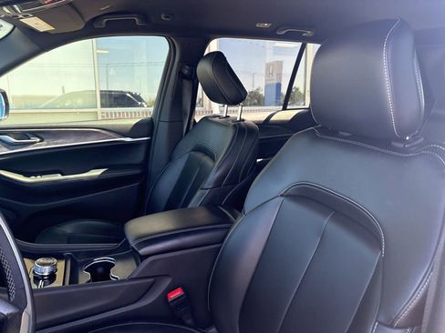 Used 2024 Jeep Grand Cherokee Limited image 11