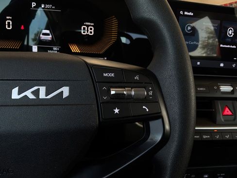 Used 2025 Kia K4 FWD image 35