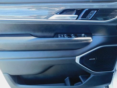 Used 2022 Jeep Wagoneer Series III w/ Flexible Seating Group image 30