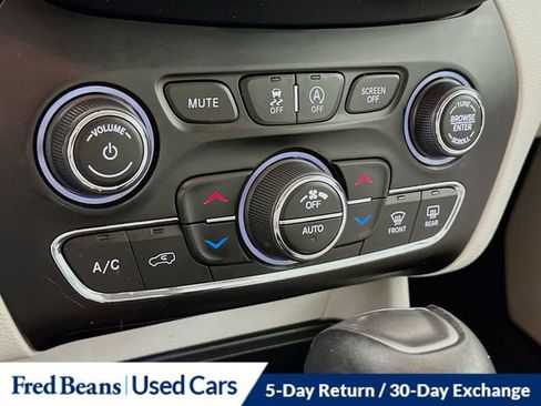 Used 2020 Jeep Cherokee Limited AWD/4WD image 20