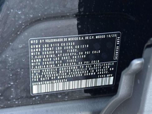 New 2026 Volkswagen Tiguan SE image 17