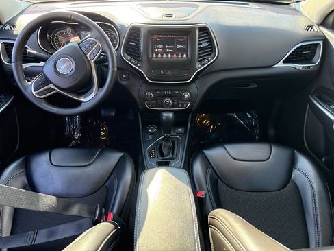 Used 2019 Jeep Cherokee Latitude Plus w/ Cold Weather Group image 16